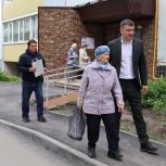 Партийный десант провел мониторинг ремонта дворов Засвияжского района