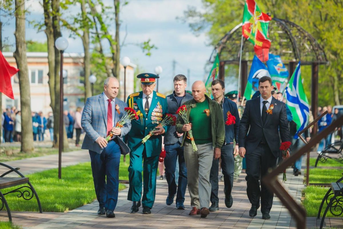 Сквер Памяти участников локальных конфликтов открылся в деревне Хмелинец Елецкого района
