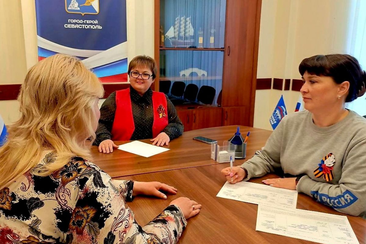Инна Гончарова провела прием граждан по вопросам старшего поколения