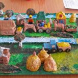 В Еткульском районе ребята коллектива «Светлячок» детского центра «Радуга» сделали макет «Труженики тыла – фронту!»