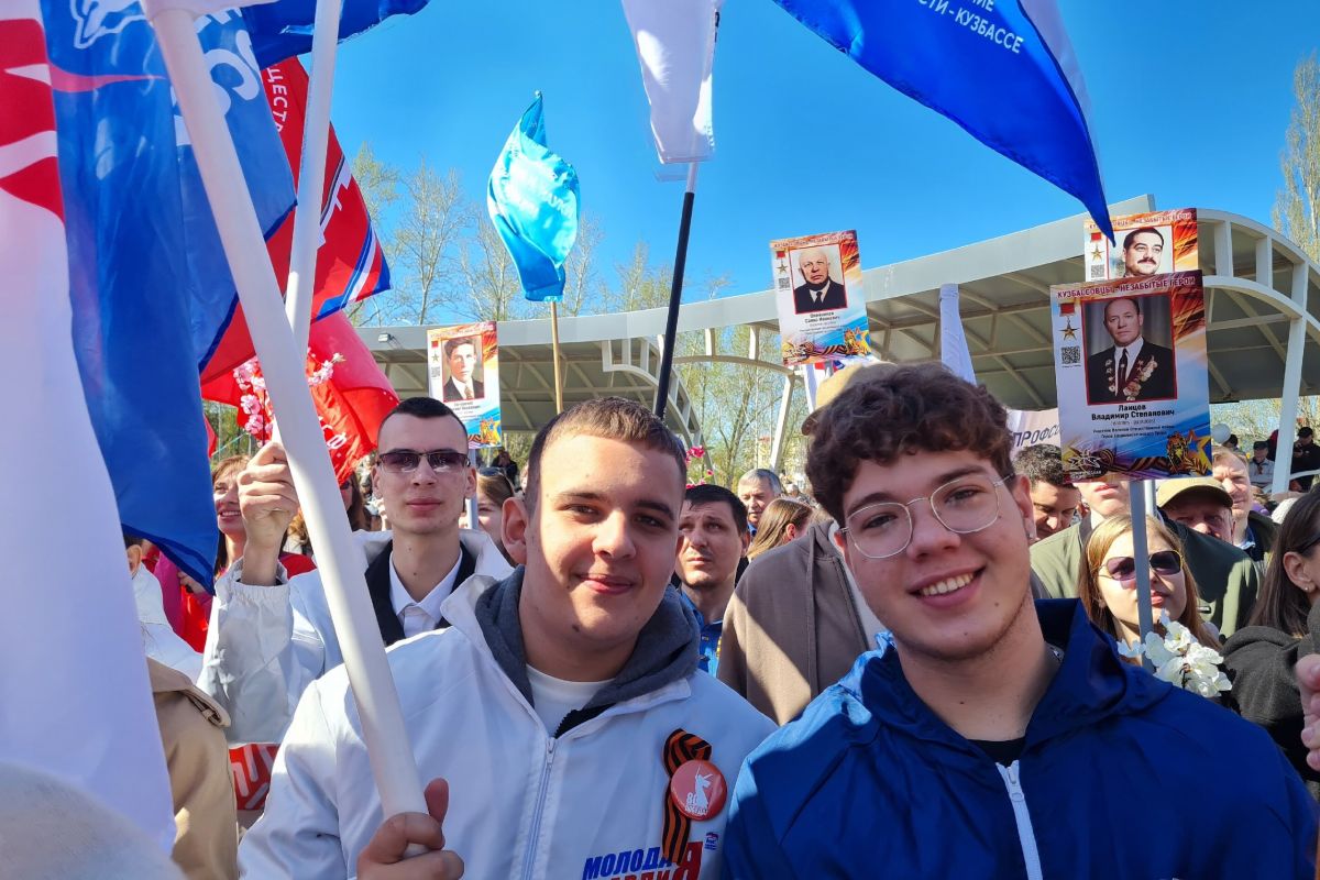 В Кемерове активисты «Единой России» провели парад трудовой доблести