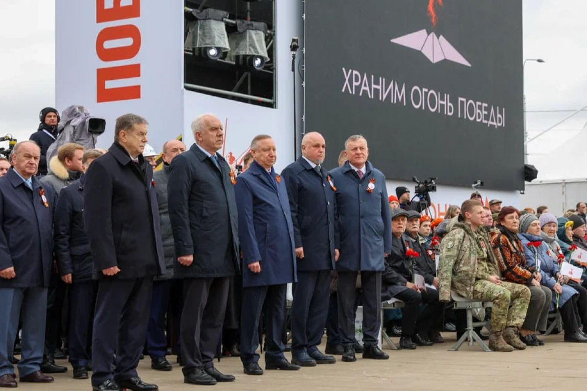 «Храним огонь Победы»: Петербург присоединился ко всероссийской акции, в ходе которой одновременно зажглись десятки Вечных огней