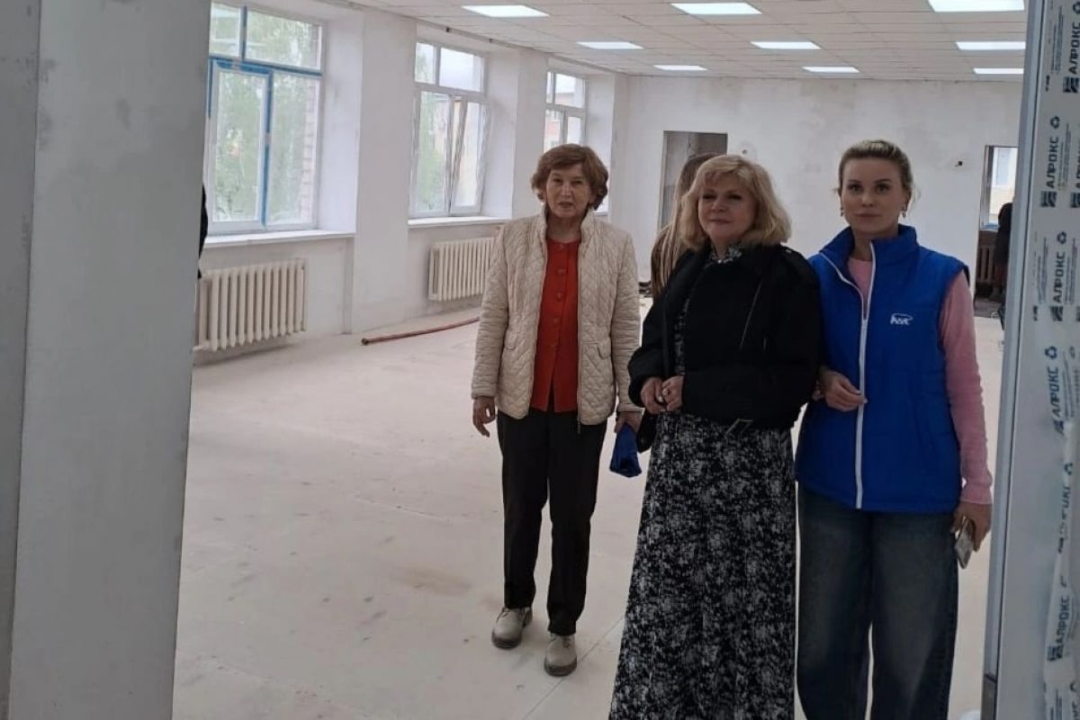 Партдесант «Единой России» проверяет ход работ в школах