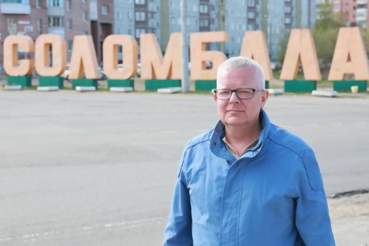 Городская среда: уютный сквер с удобными скамейками, где можно отдыхать вечерами