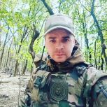 Депутат-единоросс с передовой поздравил с Днем Победы