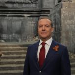 Дмитрий Медведев: Вспоминая подвиг солдат Великой Отечественной, знаем - за нами правда, а значит - и скорая окончательная Победа