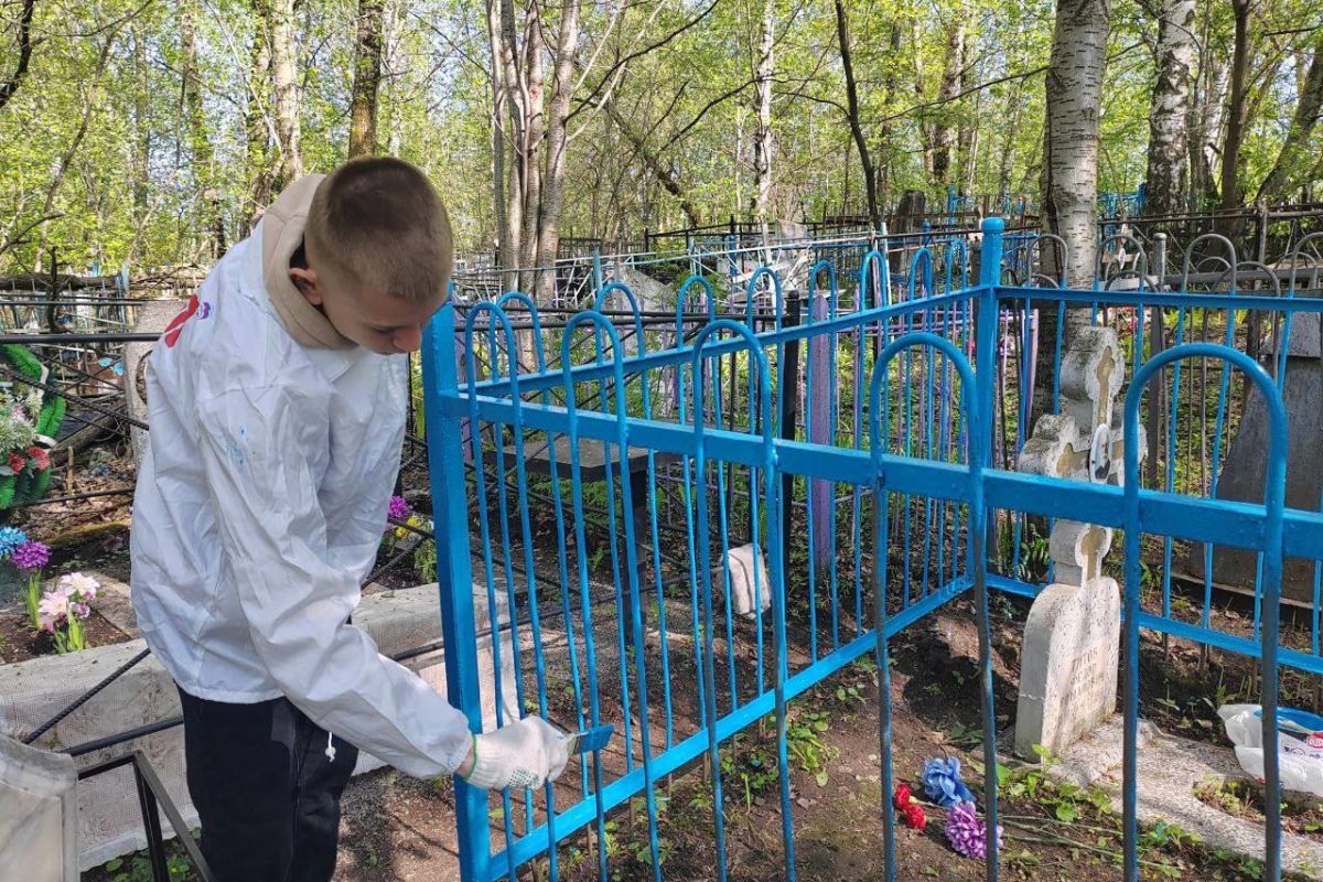 В Прокопьевске молодогвардейцы привели в порядок захоронение участника Русско-японской войны