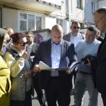 На улице Глухова благоустроили придомовые территории