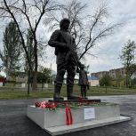 В Луганске открылся обновлённый по народной программе «Единой России» и партпроекту «Городская среда» сквер «Советскому солдату»