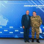 Игорь Артамонов вручил ветеранам спецоперации билеты партии «Единая Россия»