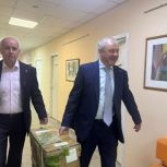 «Единая Россия» передала технические средства реабилитации бойцам в госпиталь Волхова Ленинградской области
