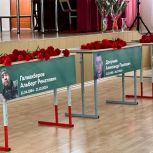По инициативе «Единой России» в Казани открыли Парты Героя в память о погибших участниках СВО