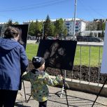 «Единая Россия» представила в Уфе фотовыставку «Жена Героя. Мама Героя» на фоне трофейной техники НАТО