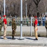 Возле Дома детского творчества № 3 в Иркутске прошла церемония открытия нового флагштока