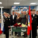 В школе Севастополя «Единая Россия» установила Парту Героя в честь бойца СВО