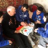 Молодогвардейцы Дагестана посетили ветерана ВОВ Юрия Петрухина