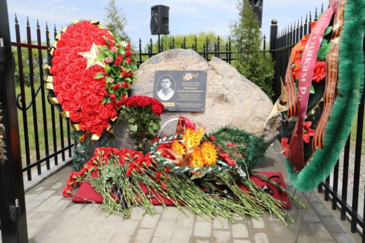 Вечная память герою: в Малгобеке открыт памятник Володе Мордвинову