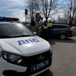В майские выходные Госавтоинспекция УМВД России по г. Череповцу и актив проекта "Безопасные дороги" Партии Единая Россия организовали и провели профилактическое рейдовое мероприятие «Безопасные дороги детям» .