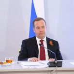 Дмитрий Медведев поддержал предложение о создании литературных мастерских для русскоязычных писателей и поэтов за рубежом