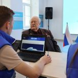 Юрий Плугин посетил ситуационный центр мониторинга электронного предварительного голосования «Единой России»