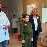 «Единая Россия» организовала выступление артистов театра «Шут» для пациентов областной детской больницы № 1