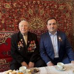 Депутат Осман Булатов поздравил ветерана Великой Отечественной войны Юрия Петрухина