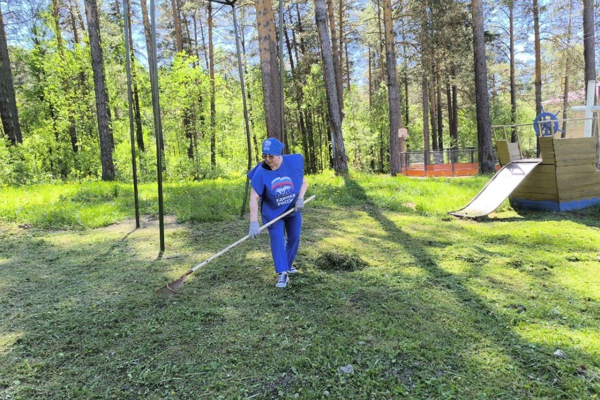 В Усть-Катаве единороссы провели субботник