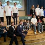 По инициативе «Единой России» в московской школе открыли Парту Героя