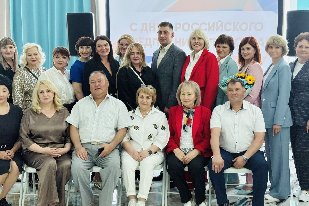 Во Дворце Культуры «Октябрь» состоялось торжественное чествование предпринимателей Пластовского муниципального округа