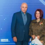 В Липецкой области ветеранам СВО вручили партбилеты «Единой России»