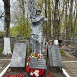 Привели в порядок могилы советских солдат