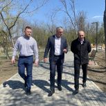Депутат «Единой России» Ашот Хбликян проверил качество благоустройства парка в х. Ленинаван