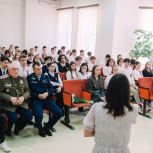 В Тюмени «Единая Россия» организовала встречу школьников с участниками СВО