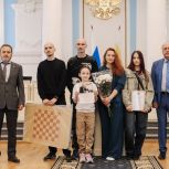В Рязанской областной Думе многодетным семьям вручили награды Государственной Думы