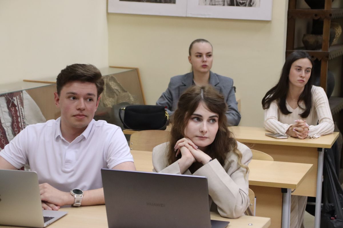 Партийцы провели профориентационную встречу с будущими политологами