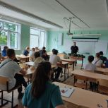 «Единая Россия» проводит для школьников занятия по начальной военной подготовке