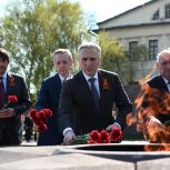 К мемориальным комплексам Тюмени возложили цветы