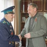 «Помогать ветеранам — это не просто долг, это наша искренняя забота и уважение»: петербургские единороссы поздравили участников и инвалидов Великой Отечественной войны с Днем Победы