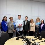 Сегодня, 7 мая, в России отмечается День радио – профессиональный праздник работников всех отраслей связи – радиостанций, компаний, обеспечивающих телефонную и мобильную связь.