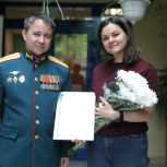 Эльдар Шарипов посетил «Кризисный центр помощи женщинам и детям» и вручил благодарности специалистам