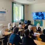 В Чеченской Республике при содействии «Единой России» более двух тысяч школьников увидели фильм «Первый на Олимпе»