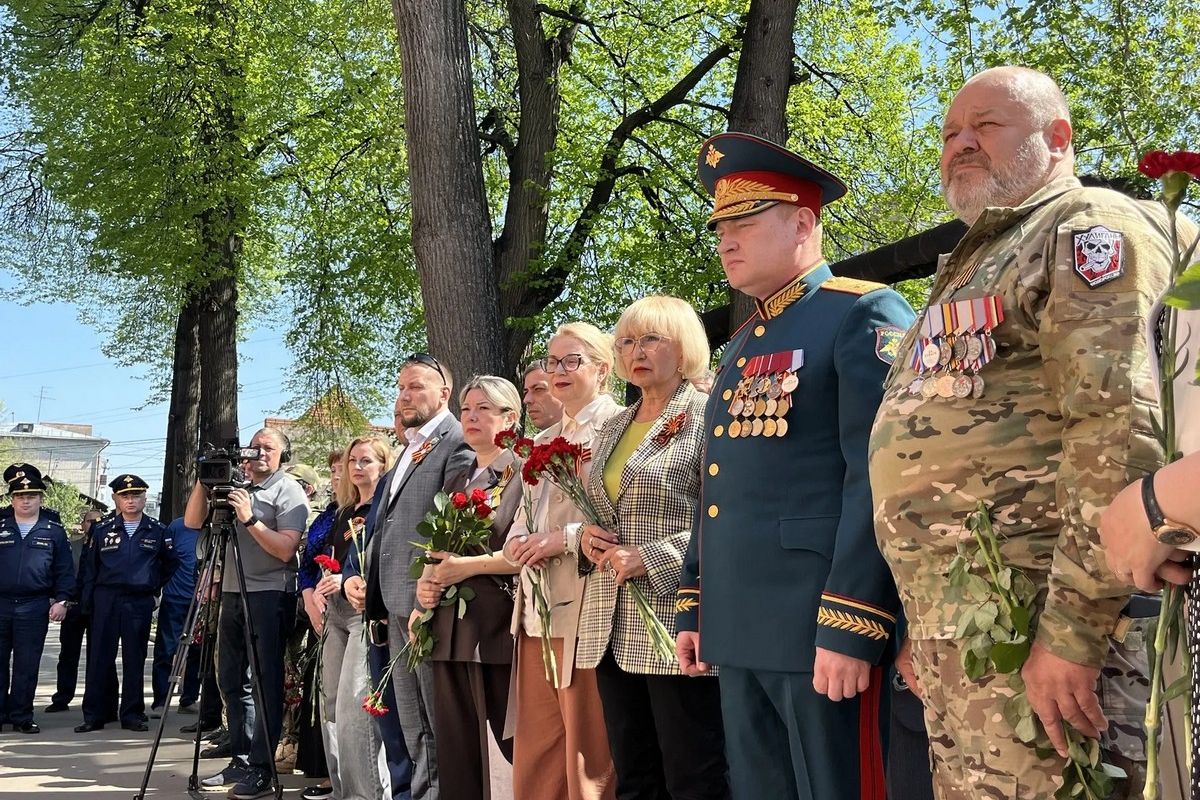 Депутаты-единороссы приняли участие в открытии мемориальной доски в память воинах, погибших в зоне СВО