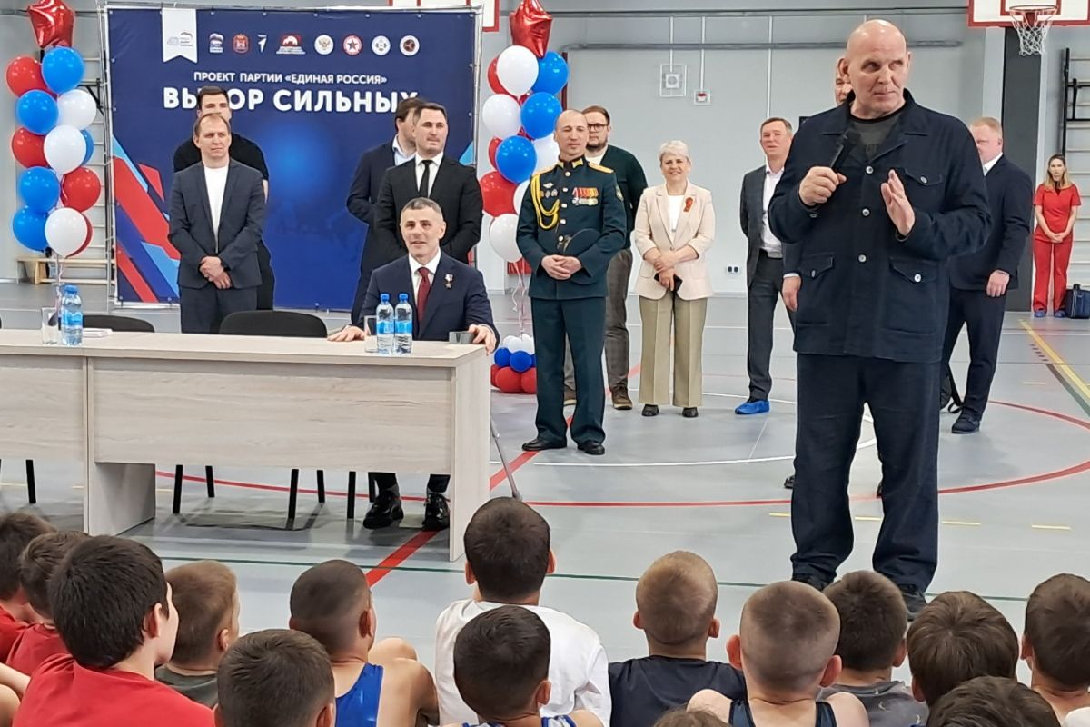 Александр Карелин открыл зал греко-римской борьбы