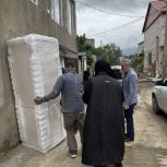Депутат Госдумы Нурбаганд Нурбагандов помог пострадавшей от потопа семье в Махачкале