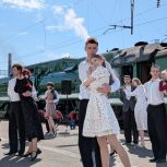 Молодёжное крыло «Единой России» кружило в вальсе в преддверии Дня Победы