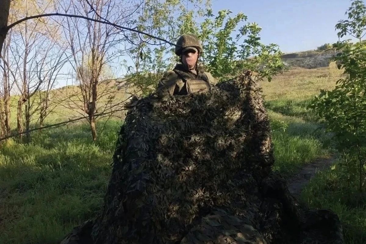 Военнослужащие с Запорожского направления поблагодарили волонтеров «Единой России» за маскировочные сети.