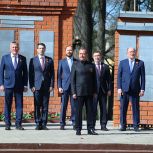 Дмитрий Медведев: По проекту «Единой России» и «Газпрома» в преддверии Дня Победы Вечный огонь зажигается на воинских мемориалах в 12 городах