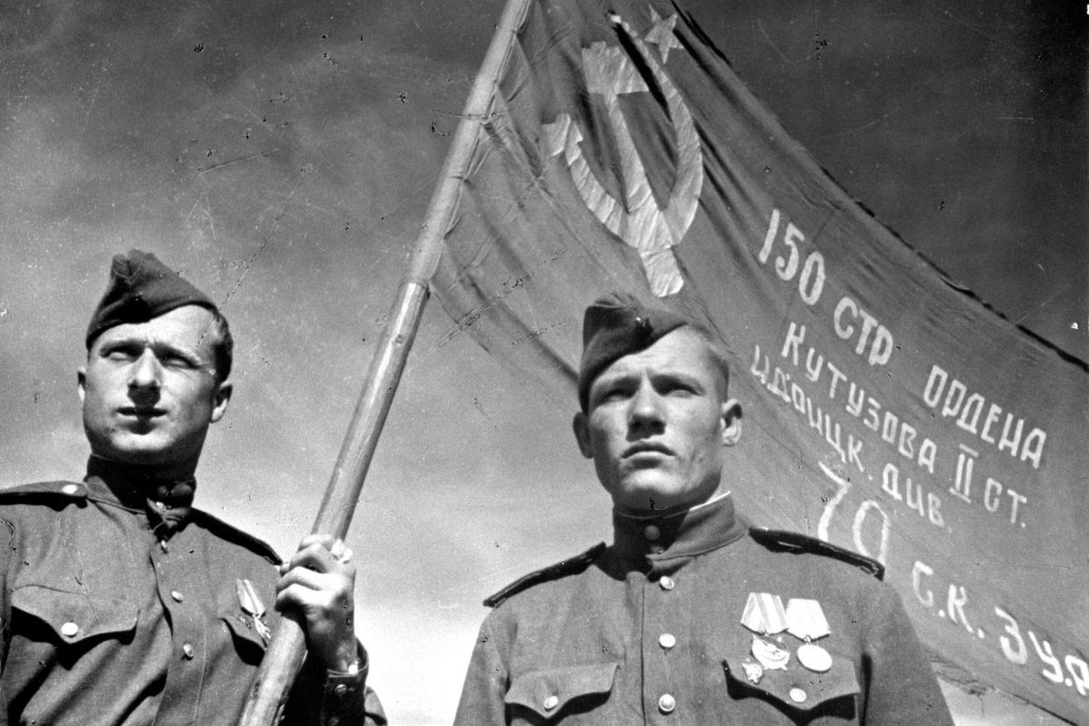 Плейлист собрали для псковичей в рамках акции «Музыка Знамени Победы»