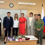 «Единая Россия» сохраняет память: «Парту Героя» открыли в Губахинском округе