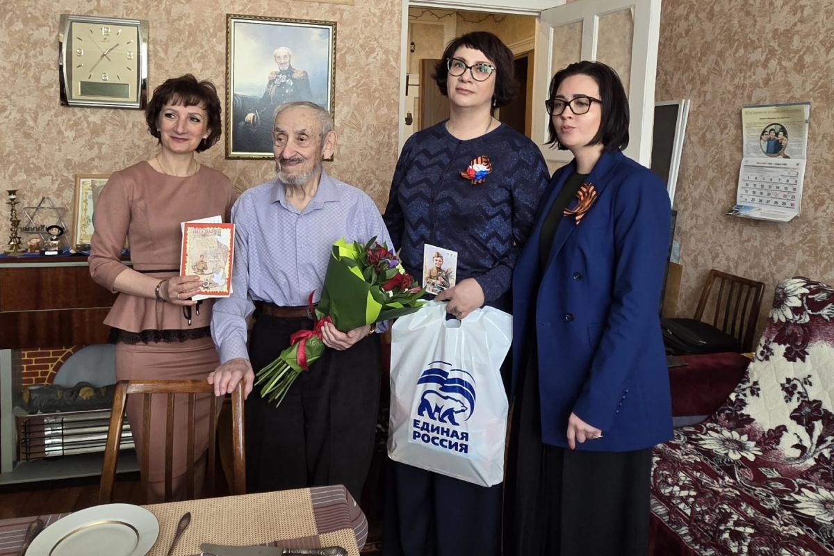 Ветераны Северодвинска принимают поздравления с Днём Победы